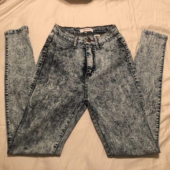 Super high waisted denim washed jeans. - Picture 2 of 3